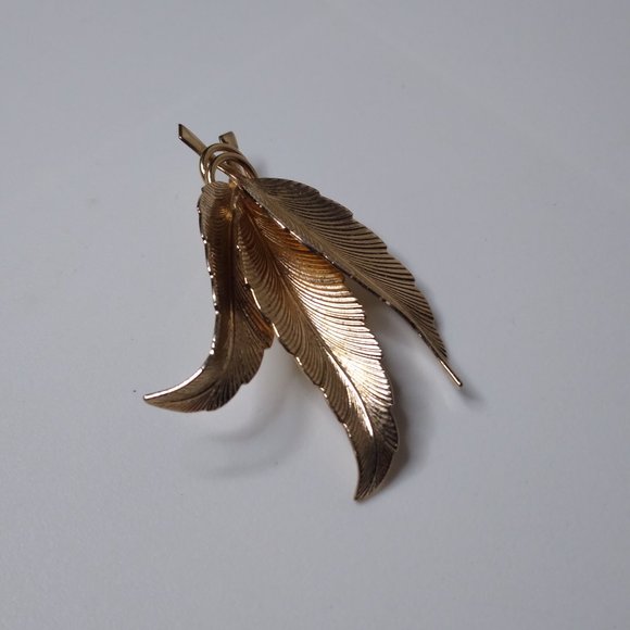 Vintage Metal 3 Feather Brooch - Picture 3 of 14